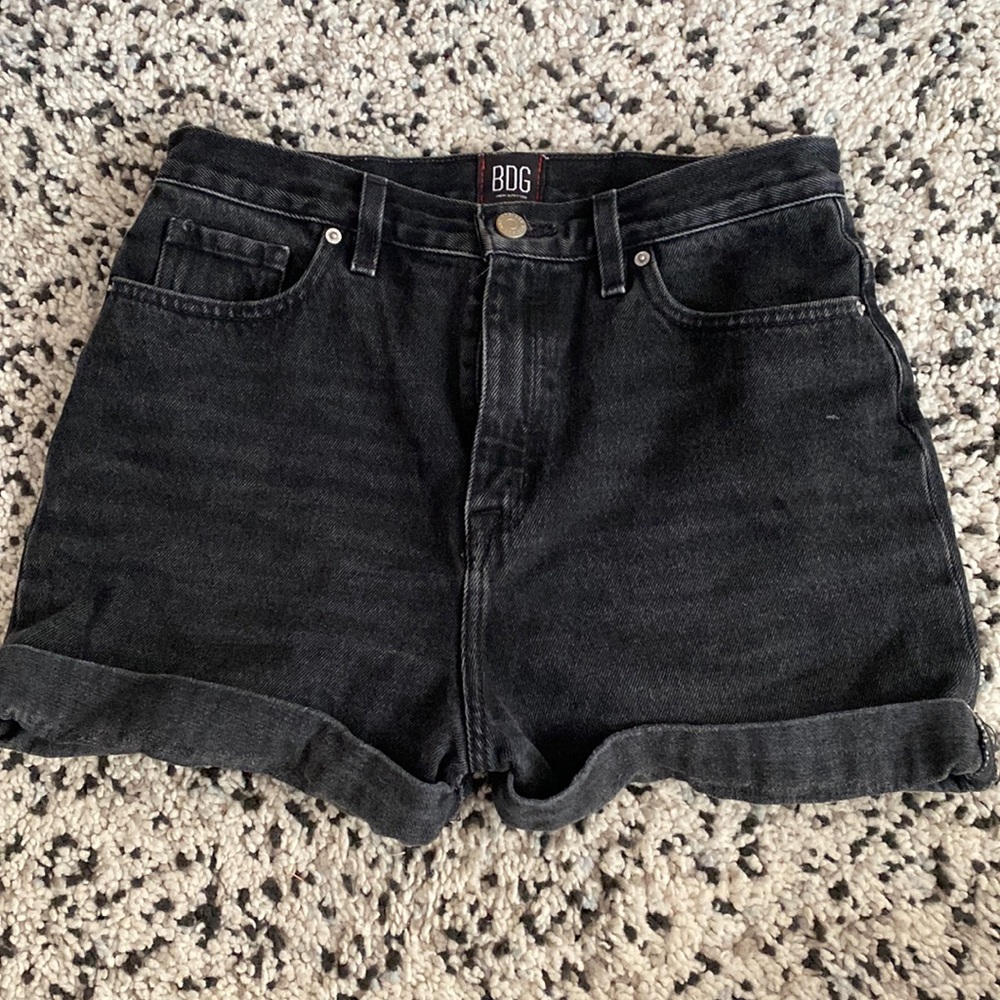 BDG Mom High-Rise Black Shorts